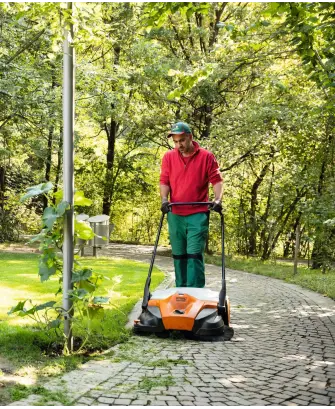 Balayeuse mécanique KGA 770 STIHL