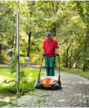 Balayeuse mécanique KGA 770 STIHL