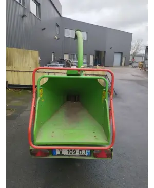 Broyeur de branches occasion de location ARBORIST 130 - 495 H - 12000€
